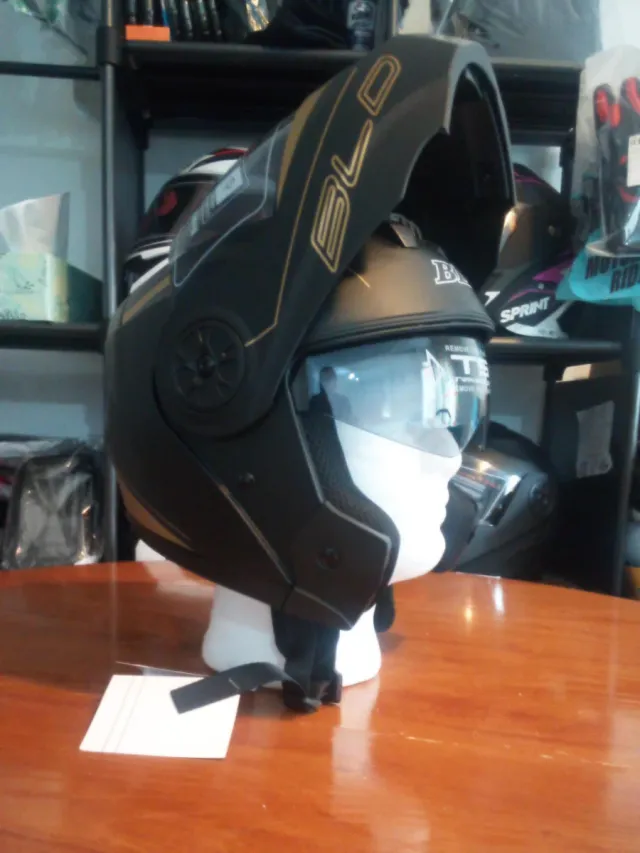 Casco Moto Modular Negro y Dorado