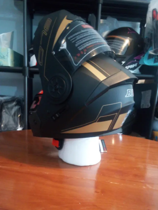 Casco Moto Modular Negro y Dorado