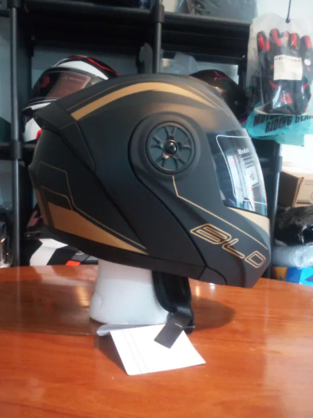 Casco Moto Modular Negro y Dorado