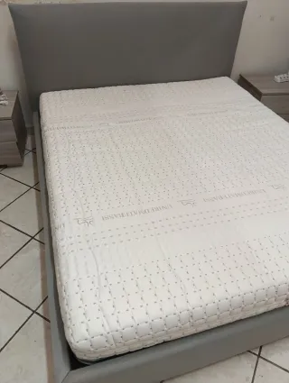 Letto matrimoniale contenitore con comodini