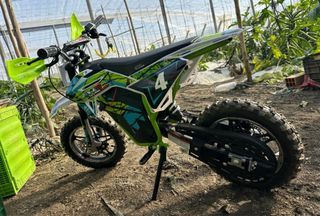 Moto eléctrica infantil