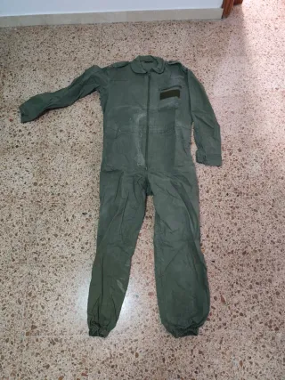 Monos militares verdes 1 ejercito 1 guardia civil