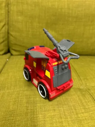 Camioncino dei pompieri rosso