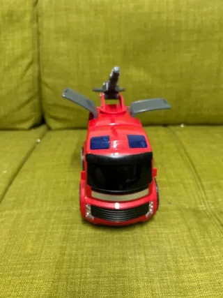 Camioncino dei pompieri rosso