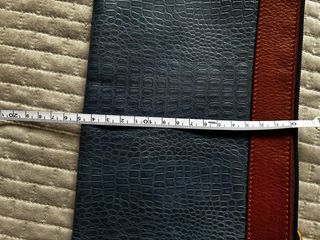 Bolsito de mano Unrique piel azul y marrón