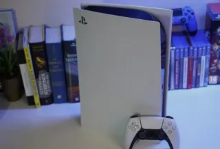 Playstation 5 con 2 mandos