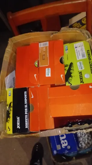 Caja sorpresa de zapatos deportivos