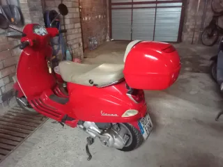 Vespa LX 125 Roja 2006 en perfecto estado
