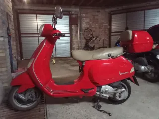 Vespa LX 125 Roja 2006 en perfecto estado