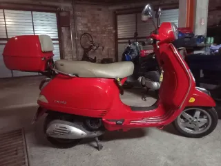 Vespa LX 125 Roja 2006 en perfecto estado