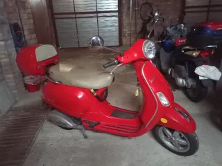 Vespa LX 125 Roja 2006 en perfecto estado