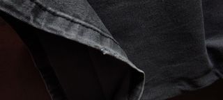 Pantalón vaquero negro campana