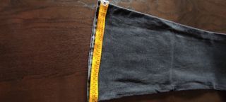 Pantalón vaquero negro campana