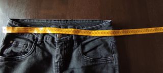 Pantalón vaquero negro campana