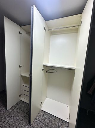 Armario prácticamente nuevo, 6 puertas con espejo