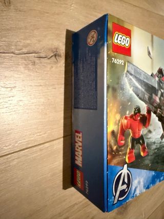 LEGO Marvel 76292 Capitán América vs Red Hulk