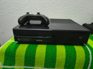 Xbox One Negra con Mando