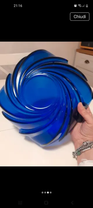 Centrotavola in vetro blu