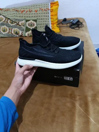 Zapatillas Tenthcomfort Negras y Blancas