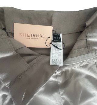 Talla XS. Pantalón ancho de SHEIN BAE.