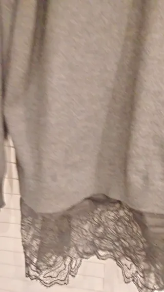 Jersey Zara gris con puntilla