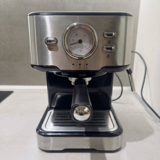 Cafetera (cápsulas y café molido) con vaporizador