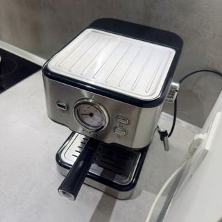 Cafetera (cápsulas y café molido) con vaporizador