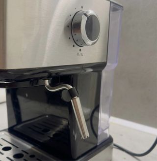 Cafetera (cápsulas y café molido) con vaporizador