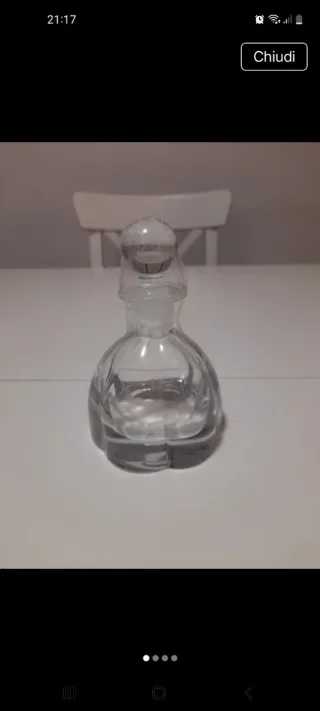 Bottiglietta in vetro trasparente con tappo