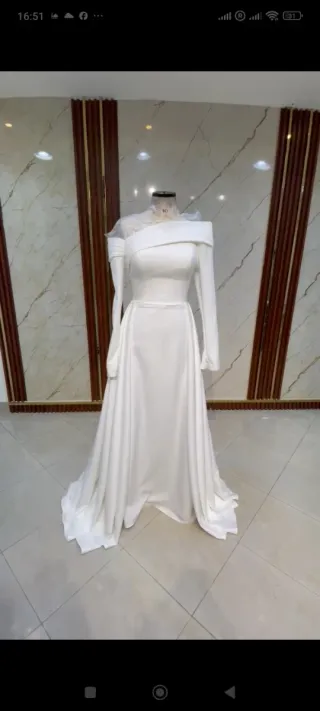 Vestido de novia blanco raso crepé mate