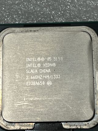 4x Intel Xeon 5150 2.66GHz Processori