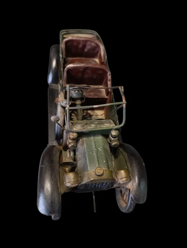 Coche de hojalata vintage