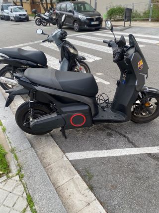 Moto eléctrica Seat Scooter Negra