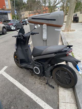Moto eléctrica Seat Scooter Negra