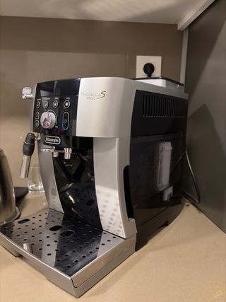 Cafetera Delonghi Magnifica S Smart
