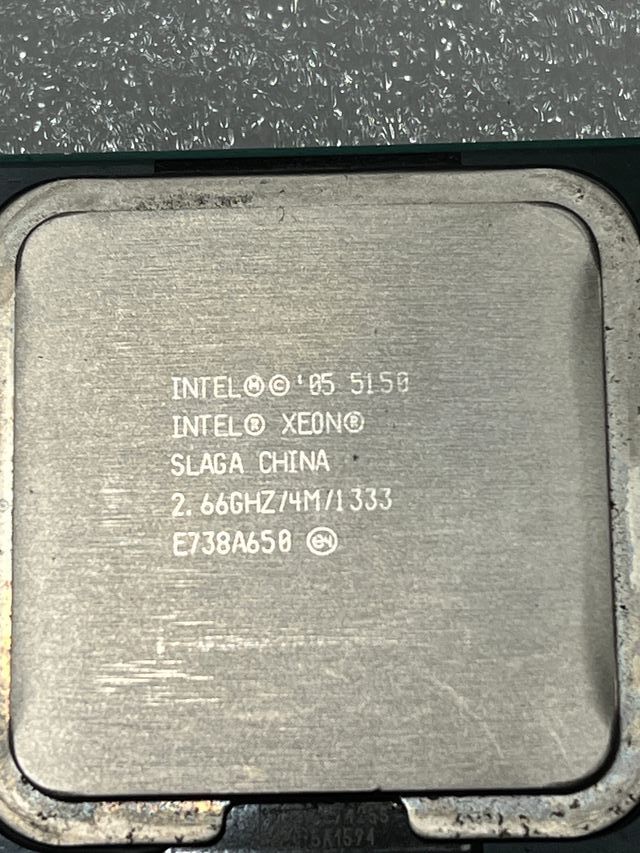 4x Intel Xeon 5150 2.66GHz Procesadores