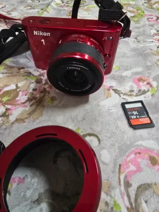 Cámara Nikon 1 Roja