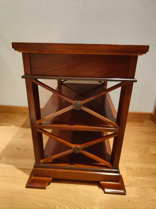 Mueble de televisión de madera de la marca Ménsula