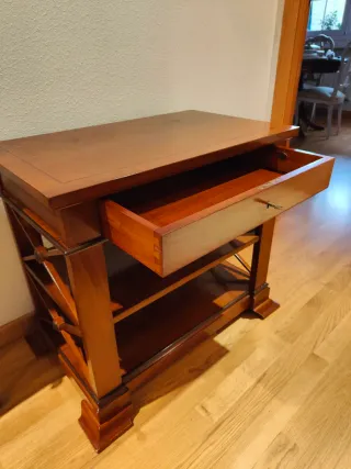 Mueble de televisión de madera de la marca Ménsula