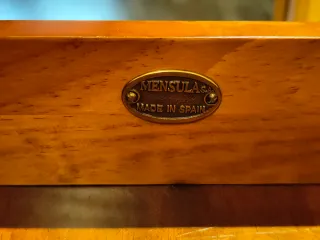 Mueble de televisión de madera de la marca Ménsula