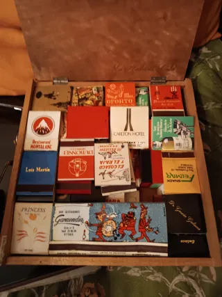 Collezione di scatole di fiammiferi antiche
