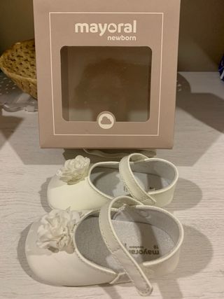 Zapatos bebé Mayoral nº 19 blancos con flor