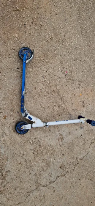 Patinete JDBUG azul y blanco