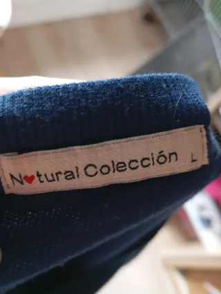 Sudadera azul con detalles plateados