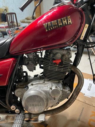 Yamaha SR 250 Special Roja