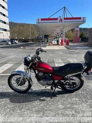 Yamaha SR 250 Special Roja