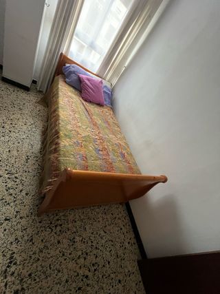 Lote de Cama individual de madera y colchon