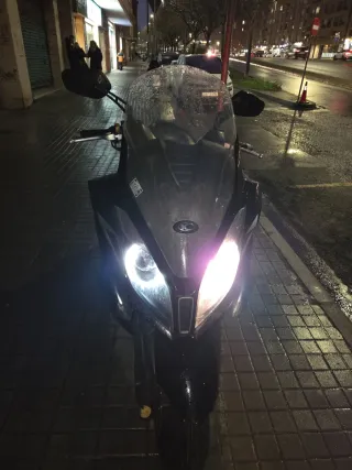 Maxi Scooter Negra Automática