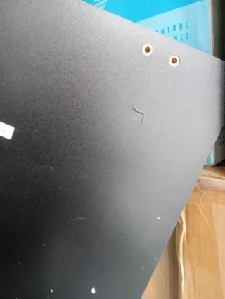 Escritorio de ordenador negro