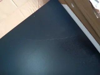 Escritorio de ordenador negro